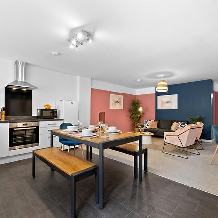 Glevum Lodge - 2 Bedroom Town Centre Apartment سيرنسيستر المظهر الخارجي الصورة