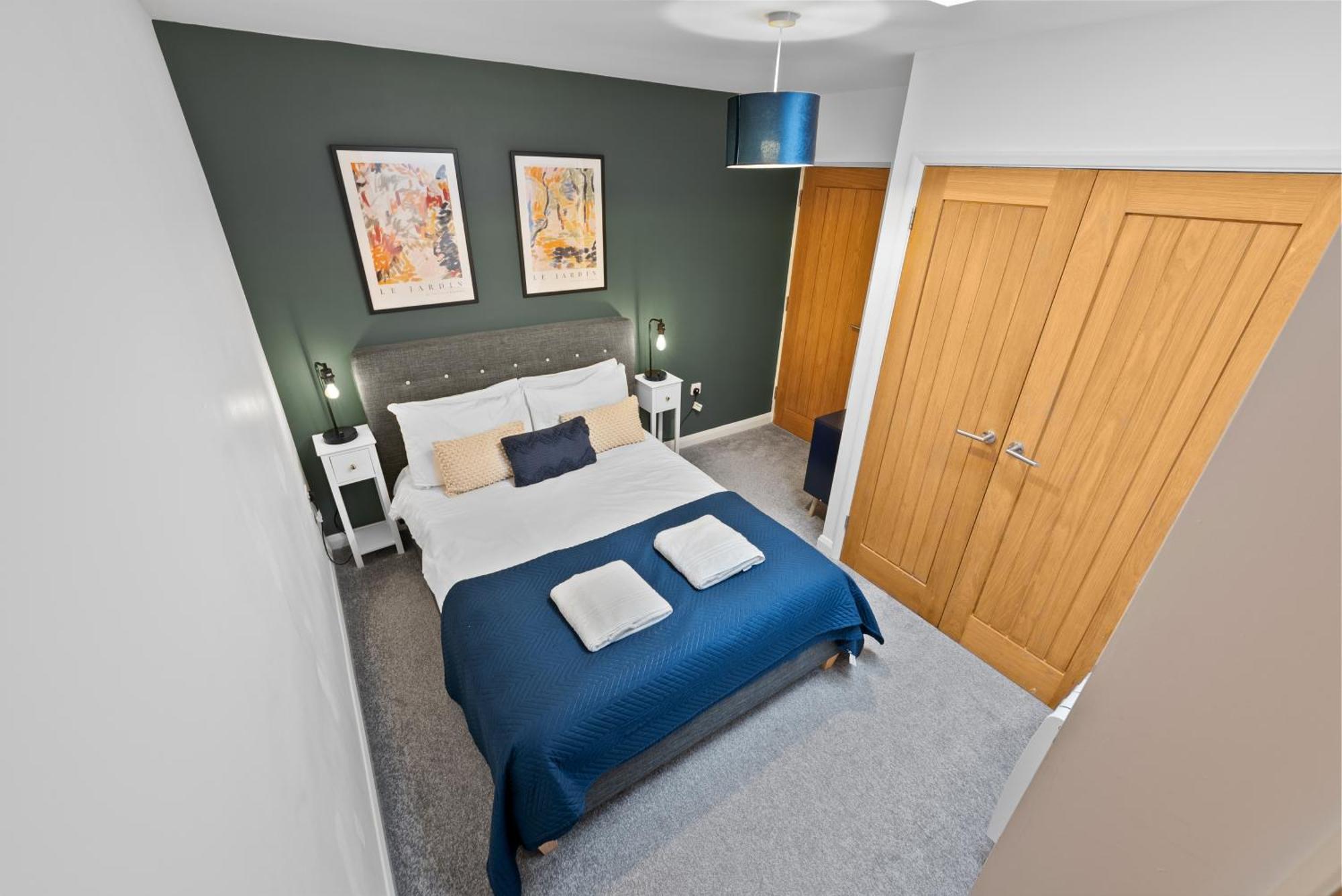 Glevum Lodge - 2 Bedroom Town Centre Apartment سيرنسيستر المظهر الخارجي الصورة