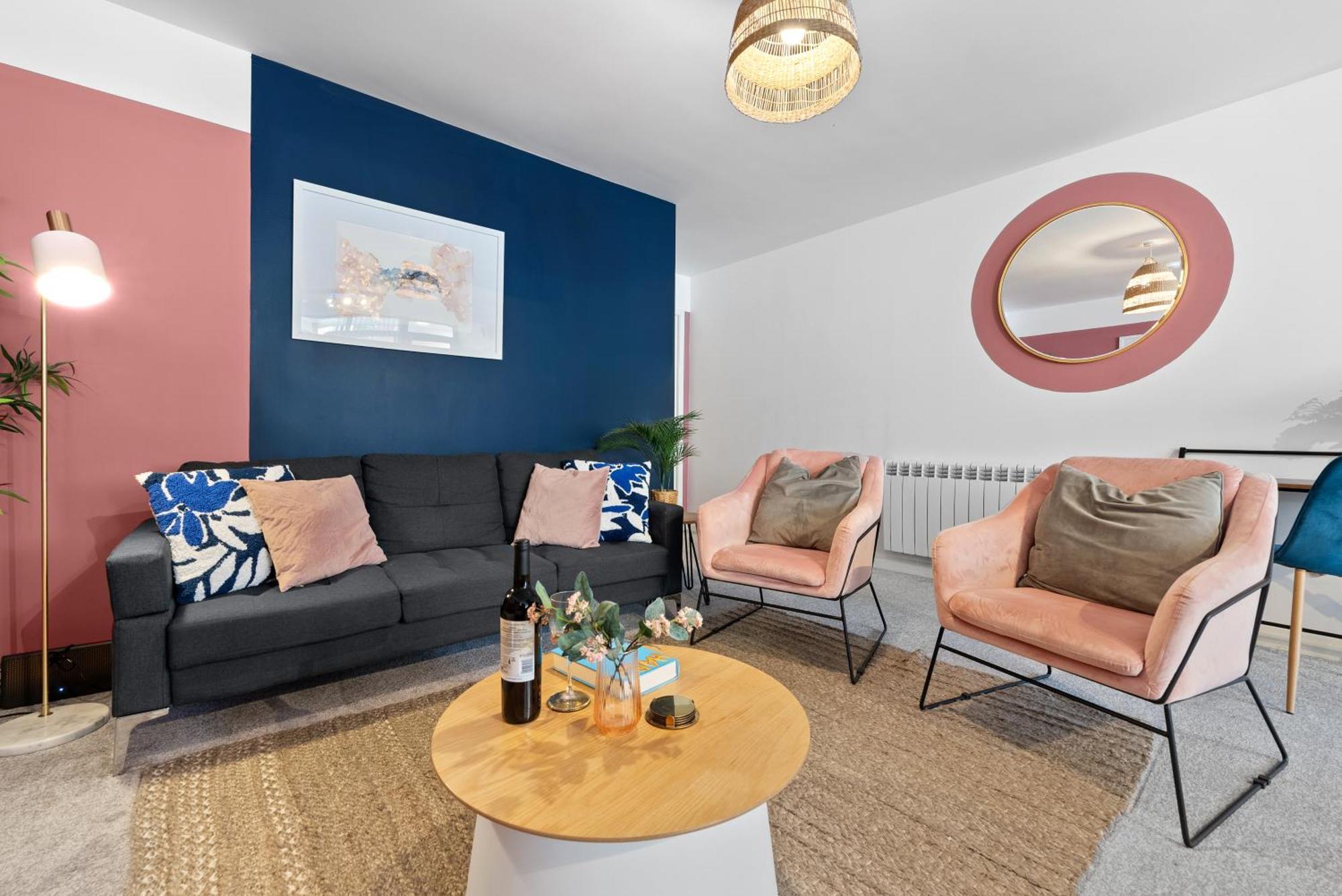Glevum Lodge - 2 Bedroom Town Centre Apartment سيرنسيستر المظهر الخارجي الصورة